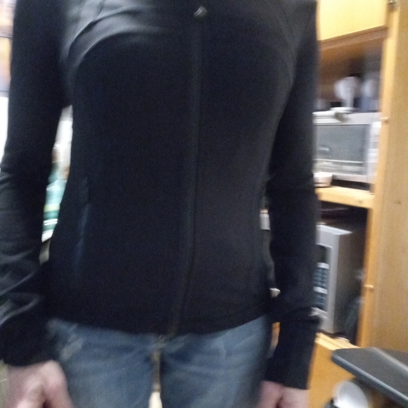 Women's Lululemon athletic jacket - Picture 3 of 4